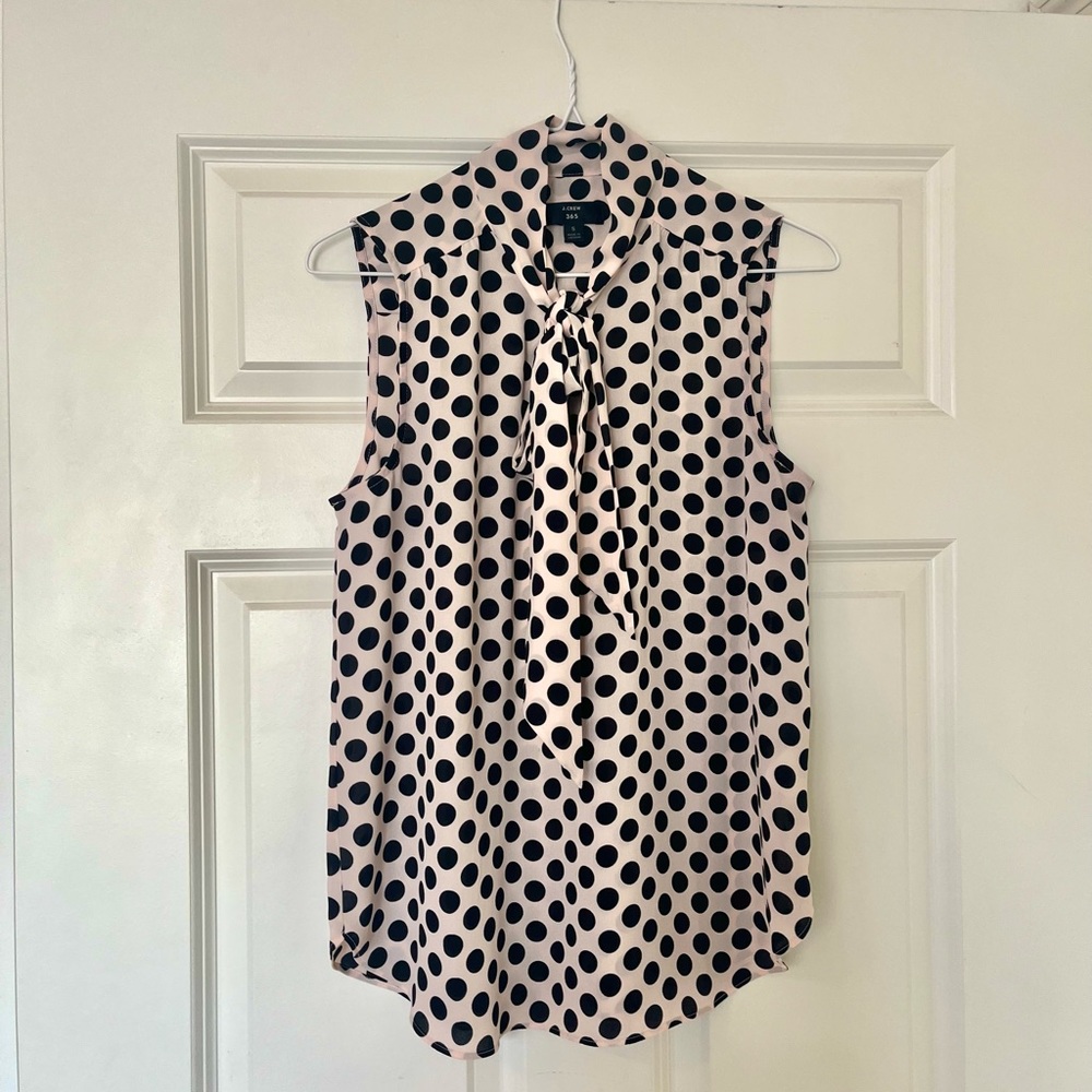 J Crew 365 Blouse with Pale Pink Polka Dot Pattern and Tie-Neck Front Size Small